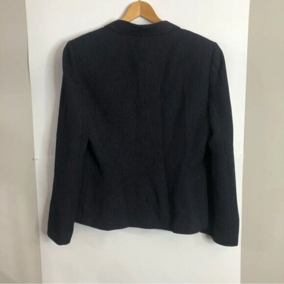 Tahari Black Pinstripe Blazer 14 Padded Shoulders Faux Pockets - Picture 2 of 8